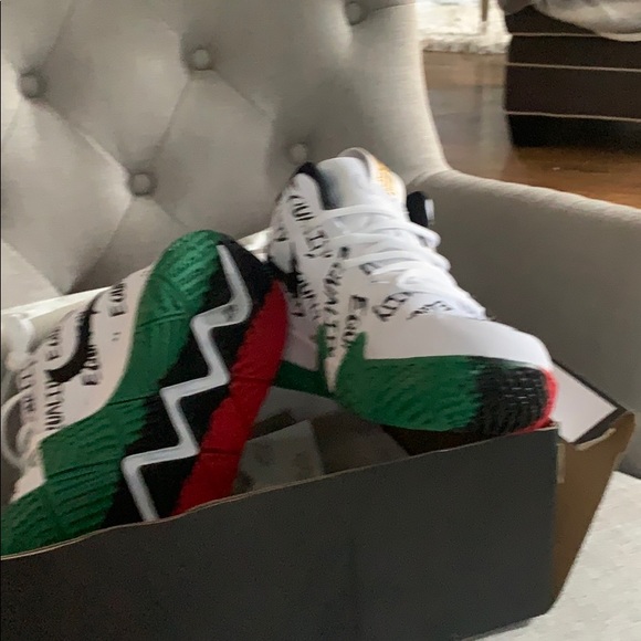 Krueger 4 Nike Sneakers - Picture 2 of 6